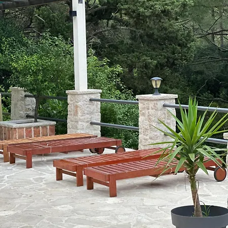 Nugal 2+2 Holiday home Makarska