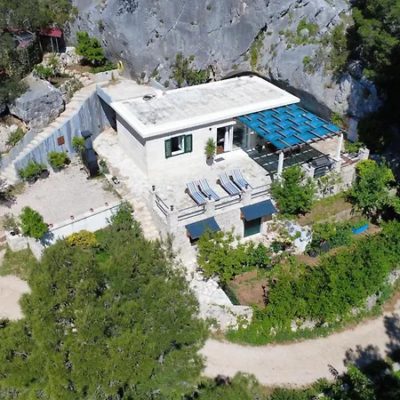 Nugal 2+2 * Makarska