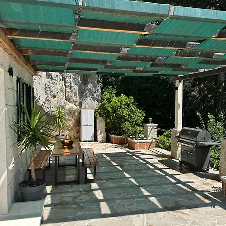 Nugal 2+2 Makarska